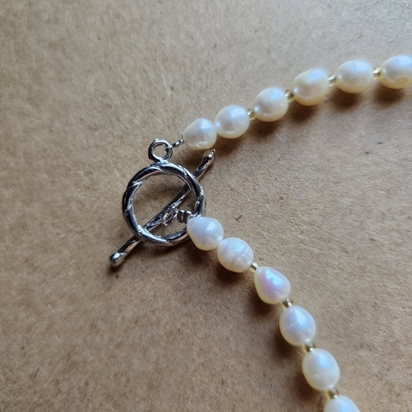 Green-toned freshwater pearl necklace green heart-shaped stones toggle clasp - Picture 4 of 5